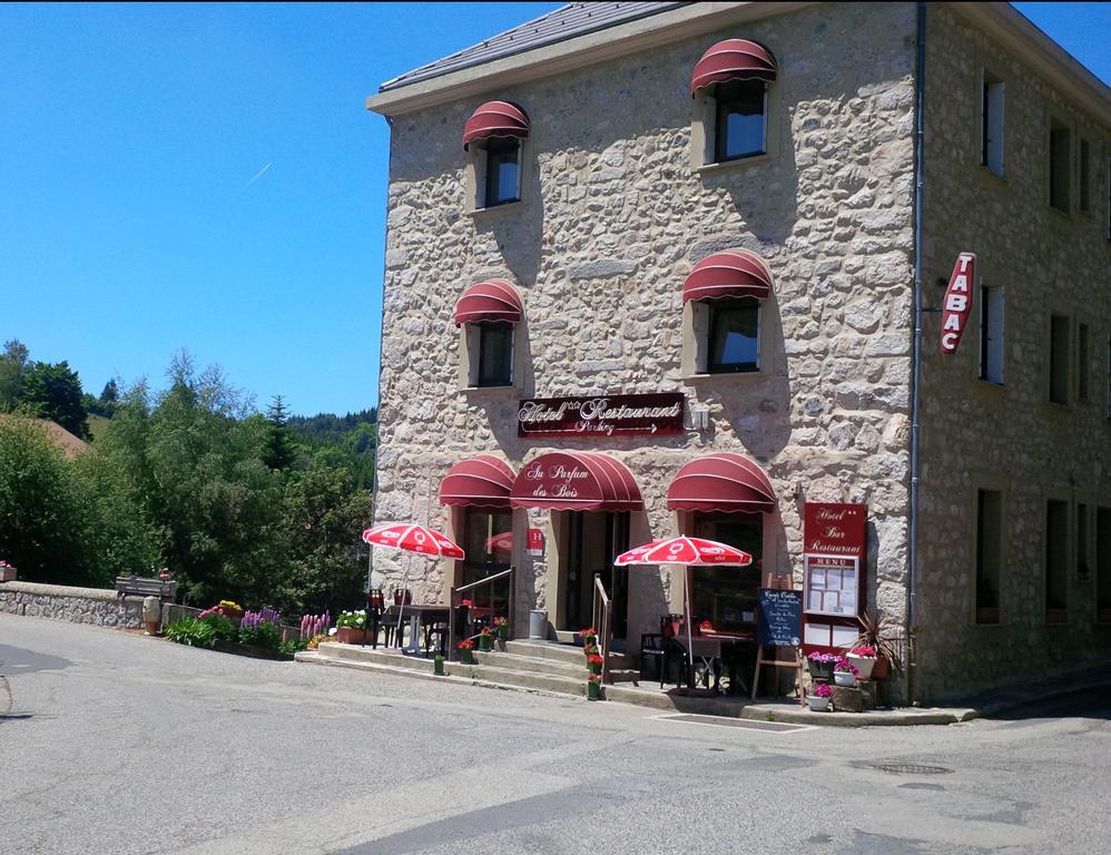 Hôtel Au Parfum Des Bois à Saint-Cirgues-en-Montagne Extérieur photo