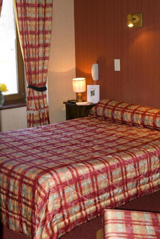 Hôtel Au Parfum Des Bois à Saint-Cirgues-en-Montagne Chambre photo