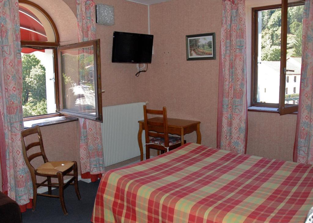 Hôtel Au Parfum Des Bois à Saint-Cirgues-en-Montagne Chambre photo