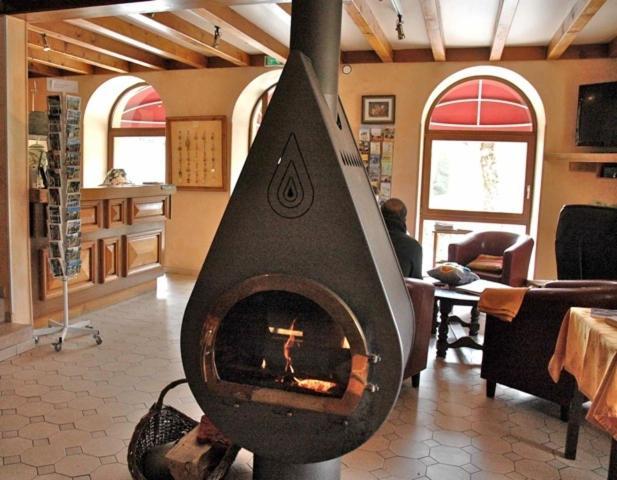 Hôtel Au Parfum Des Bois à Saint-Cirgues-en-Montagne Extérieur photo