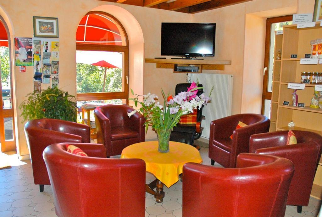 Hôtel Au Parfum Des Bois à Saint-Cirgues-en-Montagne Extérieur photo
