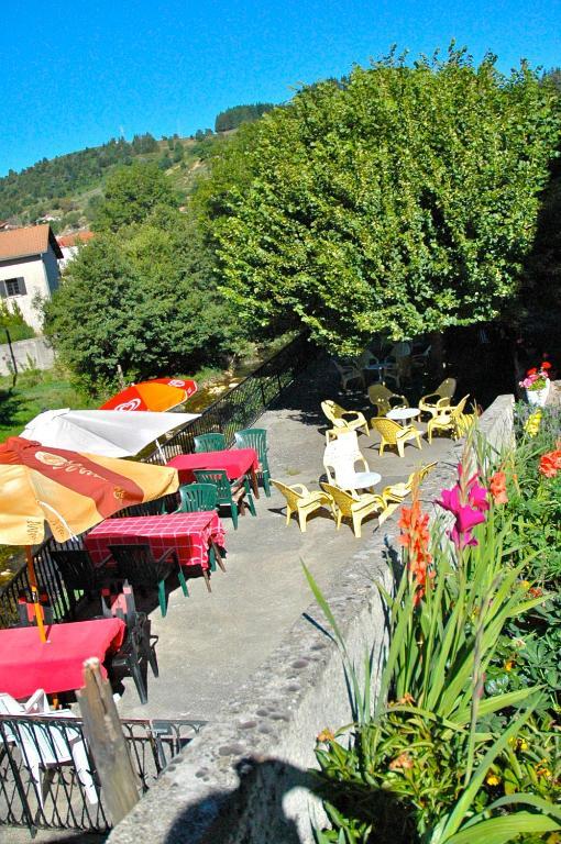 Hôtel Au Parfum Des Bois à Saint-Cirgues-en-Montagne Extérieur photo