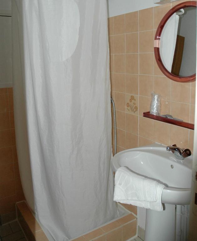 Hôtel Au Parfum Des Bois à Saint-Cirgues-en-Montagne Chambre photo